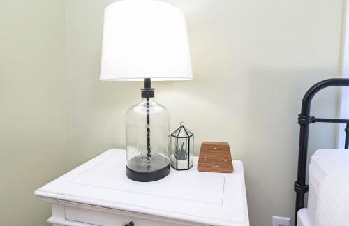 Cozy 2BR Home Near Ft Jackson - Photo 39