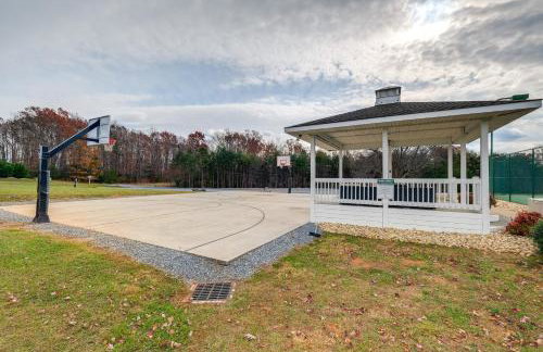 Community Pools and Beach Smith Mountain Lake Condo - Foto 28