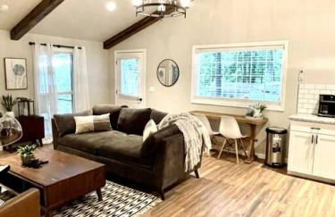 Dreamy Cottage Getaway with Sunset Lakeview - Foto 9