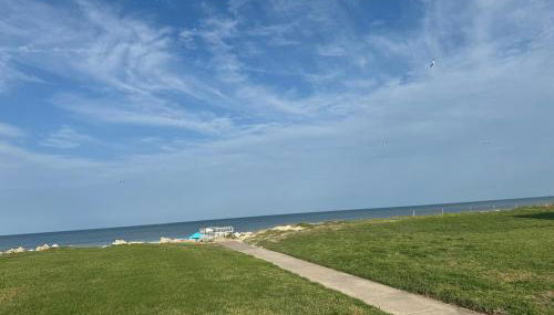 Beautiful Ocean Side 2 Bedroom Condo with Pool - Foto 5