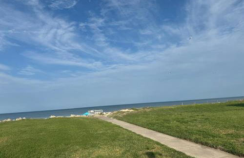 Beautiful Ocean Side 2 Bedroom Condo with Pool - Foto 5