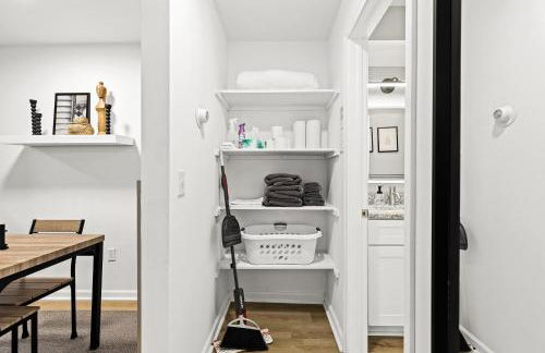 Cozy Modern 1BR Close to Downtown - Foto 20