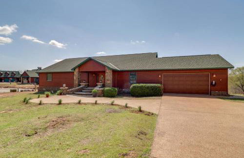 Mountain Views and Shared Pool Ozarks Family Home - Foto 1