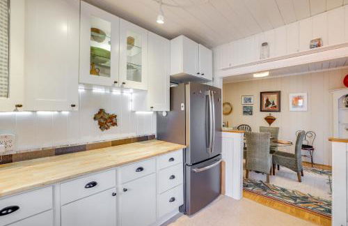 Unwind Fireside and Walk to Dtwn! Tyron Retreat - Foto 8