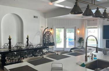 The Most Desired Summer Retreat with Private Pool Just 5 Minutes from the Beach - Foto 26