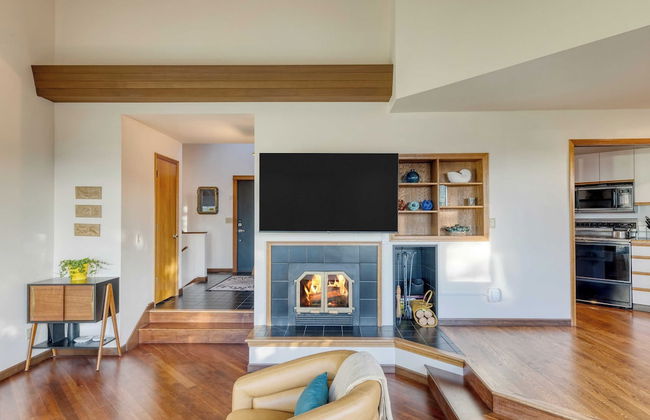 Half Block to Beach w/ Oceanview, Patio + Balcony The Shore Pine by Avantstay - Foto 10