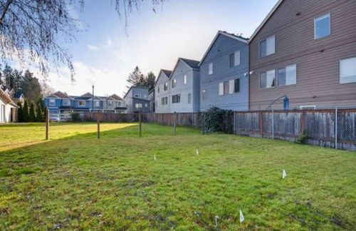 Beautiful 2 Bedroom Unit w/ FAST FREE WIFI - Photo 2