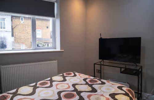 Group Friendly 2 Bed 2 Bath FREE PARKING for 2 Large Vans or up to 4 Cars Zone 2 Sleeps 10 Close to Central London and Zone 2 tube station - Photo 28