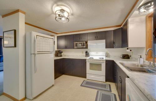 Hermantown Home with Decks, Grill and Hot Tub! - Foto 10