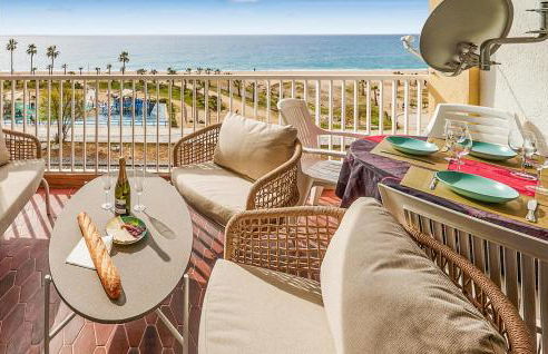 Nice Apartment In Pineda De Mar - Photo 10