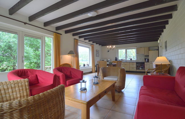 Holiday Home with Meadow View near Forests - Foto 8