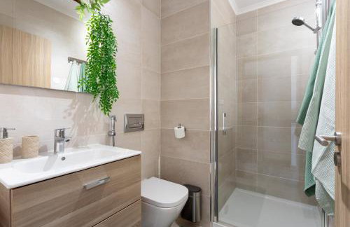 McRamé Design Apt Sea View, Beachfront, Swimming Pool, 2BDR, 2BAR, 6 pax, Praia da Rocha - Photo 18