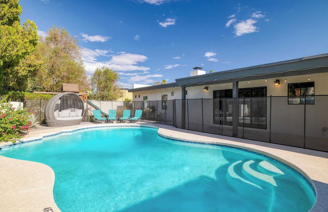 Backyard Pool, Puttinggreen, Playground Modern 5bdr White Agate by Avantstay - Foto 1