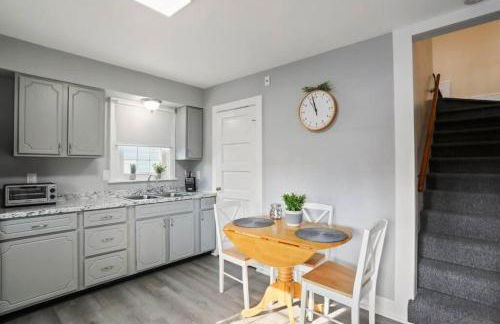 Patty's Place - Private and Convenient EV-Friendly Apartment near Downtown - Foto 3