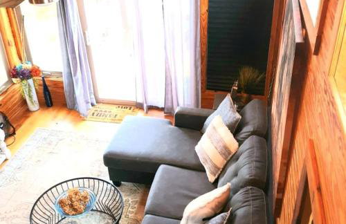 Gorgeous Tiny House with Indoor and Outdoor Lounging Space in Alabama - Foto 4