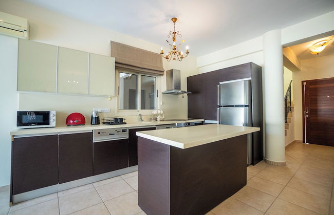 Beachfront 3 BDR Villa With Pool - Photo 17