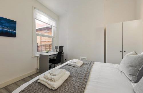 Modern 4 Bedroom House In Woodgreen - Foto 48