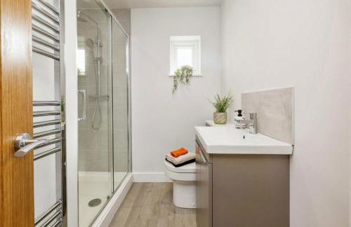 3 Bedroom Bungalow House Short Term Rental & Flexible Renting Lincoln With Free WiFi And Free Parking - Foto 7