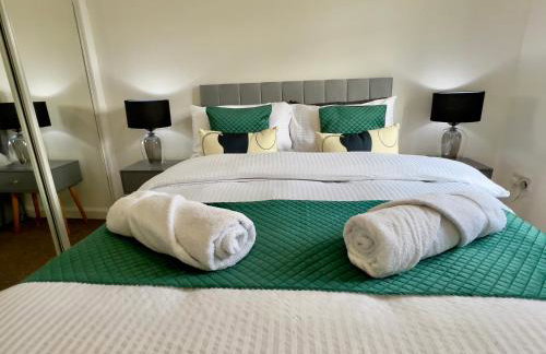 Stylish City Apartment with Free Parking near Town - Foto 17