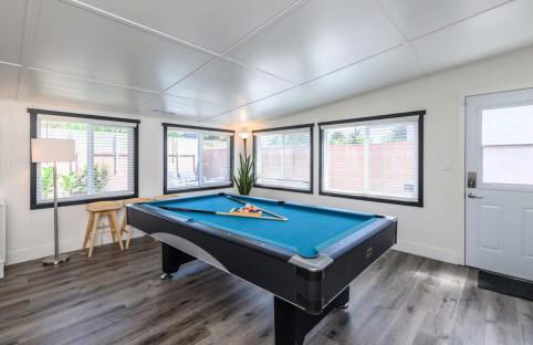 Spacious Disneyland 5 Bedroom 4 Bath House with Game Room - Photo 17