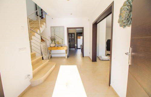 Soleado chalet con Piscina, WIFI y A/C - Photo 24