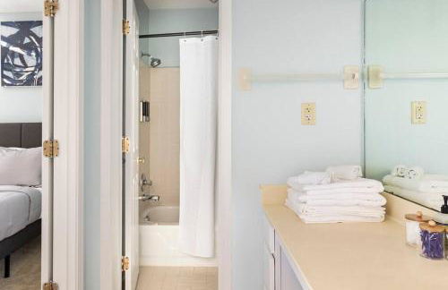 King Bed_Cozy Urban Retreat-Central Memphis - Foto 29