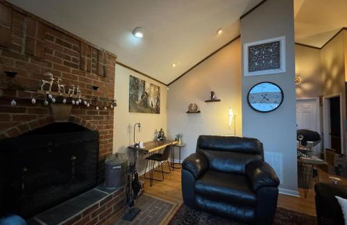 Romantic Getaway or Family Vacay with Mountain Views & Hot Tub - Foto 29