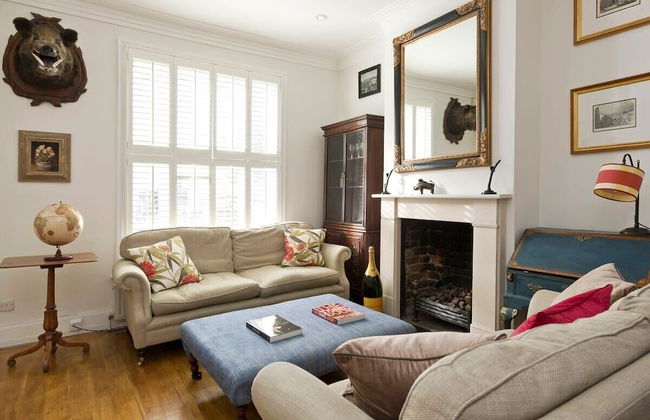 Fulham 4-bed House & Garden Near Tube - Photo 13