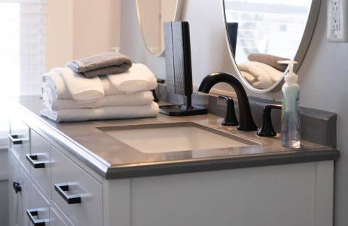 5 Bedroom 3200 Sq Ft House for Downtown Travelers - Photo 39