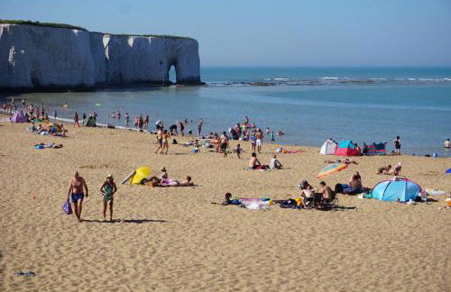 Broadstairs Beach Holiday Apartments, seafront stays opposite Kingsgate Bay with a parking space - Foto 43