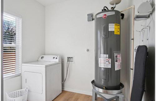 Peaceful Stays with Easy Access to Downtown - Foto 16