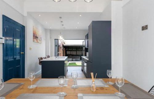 Bifolds, enclosed garden. Southport character home - Foto 16