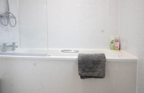 Adrian House, near Hospital, easy parking + garden - Foto 27