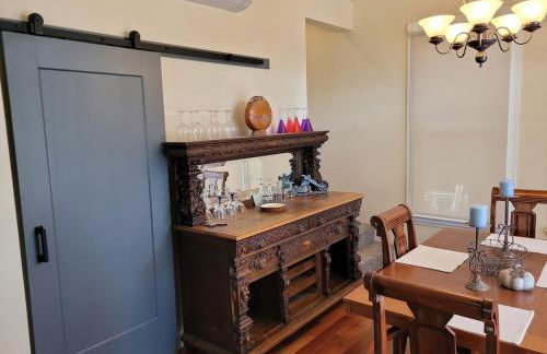 Newly remodeled mountain home! - Photo 23