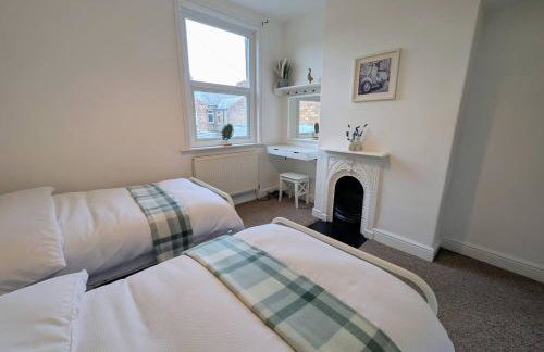 The Heritage Hideaway - King bed, Free parking, Walk to c-centre & Hospital - Foto 14