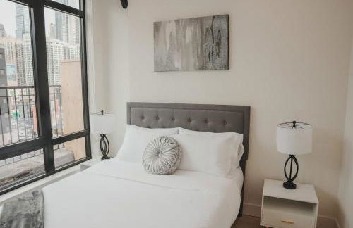 River North Private Balcony With In and Out Parking - Foto 14