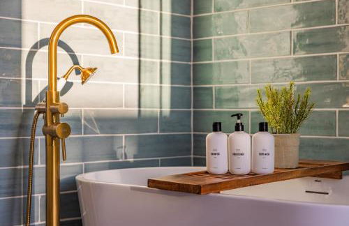 @ Marbella Lane - Vibrant & Chic Designer Home - Photo 73