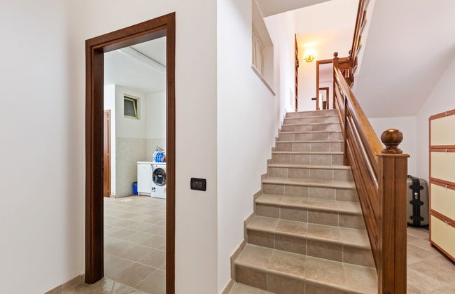 Valley View Villa in San Mango D'aquino with Hot Tub - Foto 27