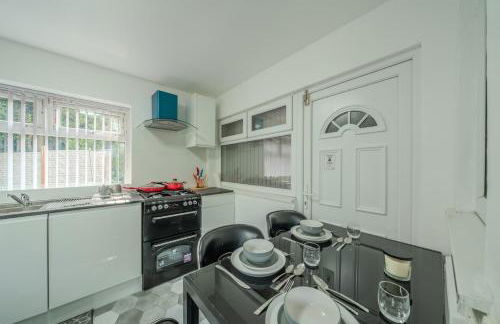 Modern 4-Bed Retreat in Prestwich, Perfect for Weekend Getaways - Foto 15