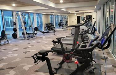 Beautiful Condo on Riverwalk King Suite w Free Parking Pet Friendly Centrally Located on the Riverwalk - Foto 32