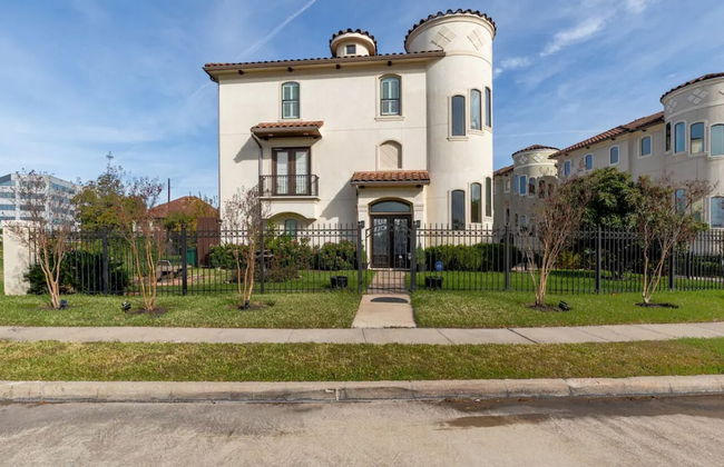 BIZI near Galleria Mall - Foto 1