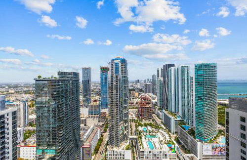 Stunning Lux 2 Bed 2 Bath with Panoramic View from Balcony - Foto 48