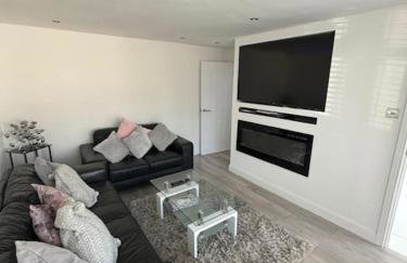 Prestatyn 2-bed Bungalow, Sleeps 5 With Hot Tub - Foto 13