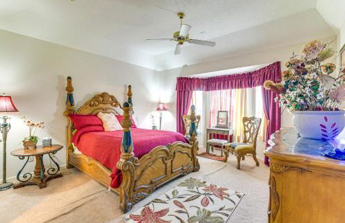 Patio, BBQ and Yard Family Retreat in Pearland - Photo 12