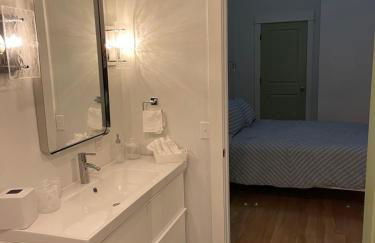 Lou-City Penthouse Suite! Savor Life with Hollyhock - Photo 20