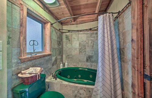 Private Deck and Mtn Views Family Getaway in Eureka - Foto 14