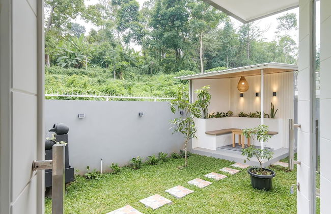 Calma Edelweiss Villa Lawang Malang - Photo 28