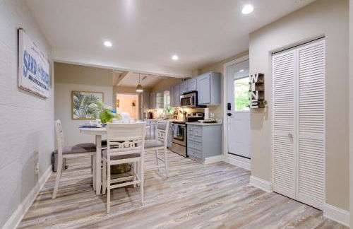 Adorable Beach Cottage with Hot Tub and Tropical Bar! - Foto 7