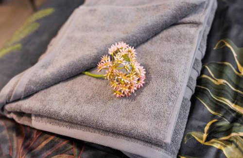 Luxury Mirror Party Pad with 4 Bedrooms! - Foto 26