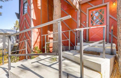 Wraparound Deck and Grill Wrightwood Cabin Near PCT - Foto 23